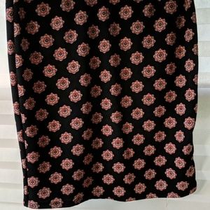Large black LuLaRoe Cassie pencil skirt